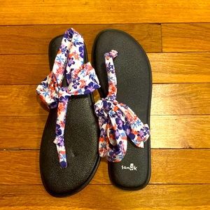 Sanuk Yoga bed sandals